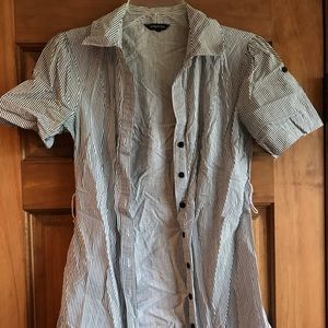 Short sleeve button up blouse without belt